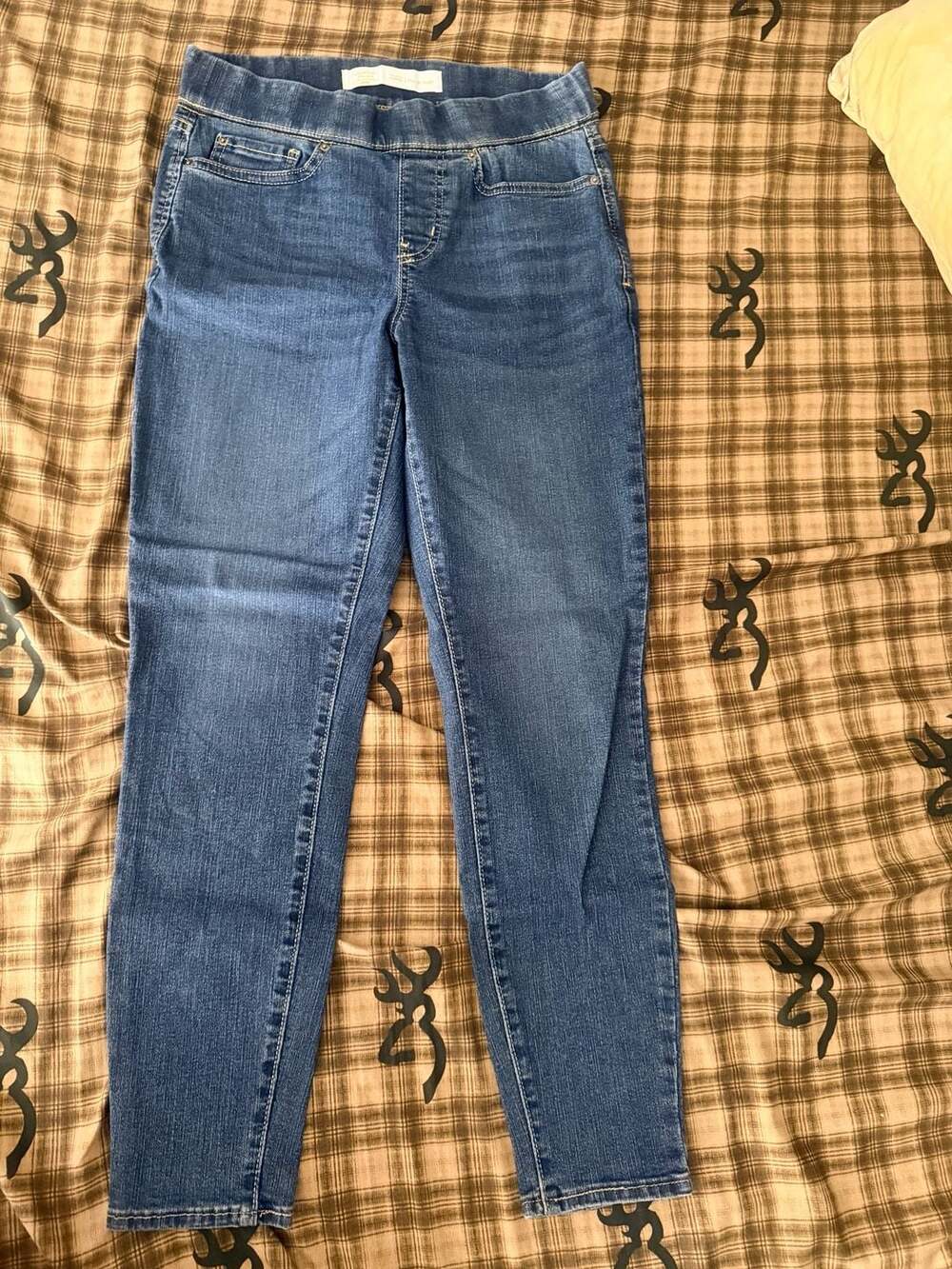 Signature by Levi Strauss & Co. Totally Shaping Pull-On Skinny 4S 27x28